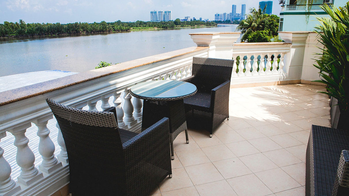 Villa Suite - Riverview Luxury Hotel Suite with River View